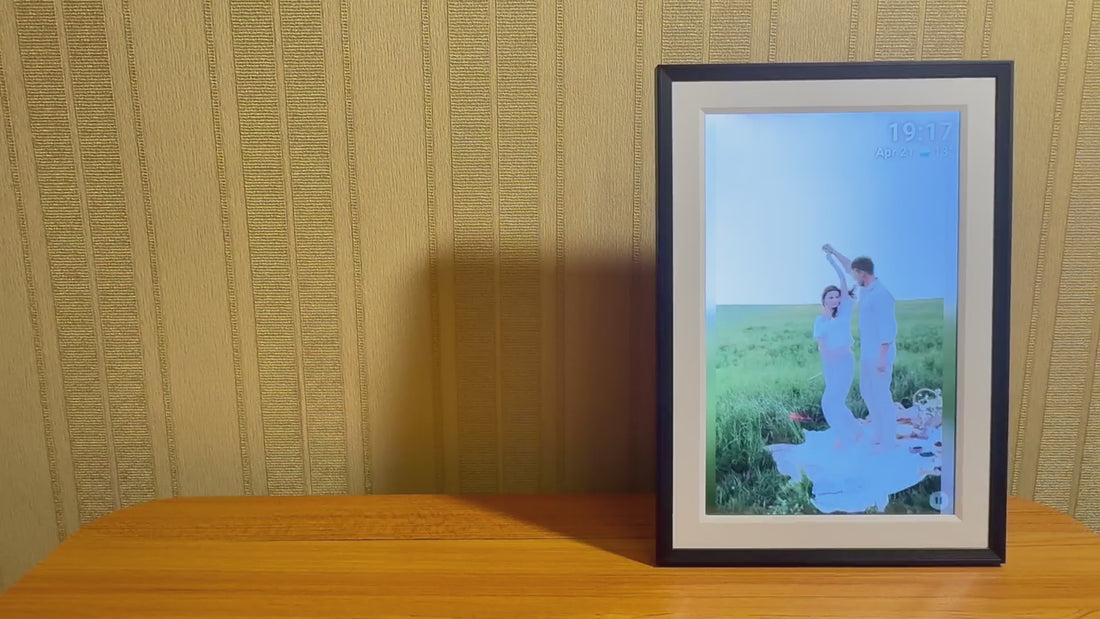 Frameo digital picture frame high quality touchscreen display.